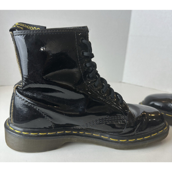 *Flawed Doc Dr. Martens Shiny Patent Leather Boots Black Lace Up Women's Size 8 - Picture 2 of 16